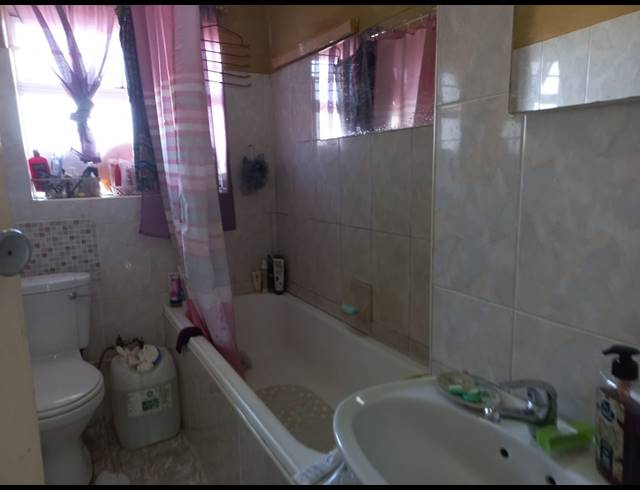 1.5 BEDROOM FLAT FOR SALE IN MORNINGSIDE